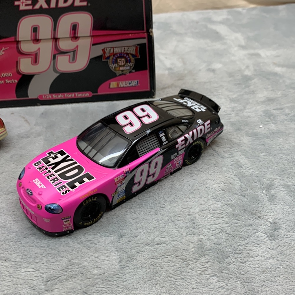 Racing Champions Gold Ford Taurus & Ford Taurus EXIDE 99 1:24 Scale - Picture 4 of 7